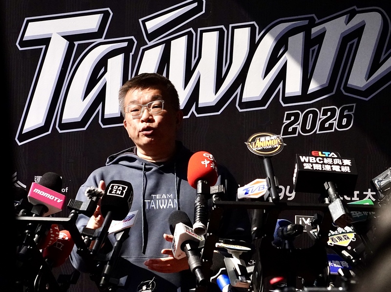 台湾プロ野球を運営するCPBLのコミッショナーをつとめる蔡其昌・立法委員。東京へのフライト、ホテルは押さえたものの、観戦チケットは購入できなかったという台湾人ファンの為に、あるイベント用の施設を借り切ったものの、その反応は予想を超えたものに…。(写真：CNA)