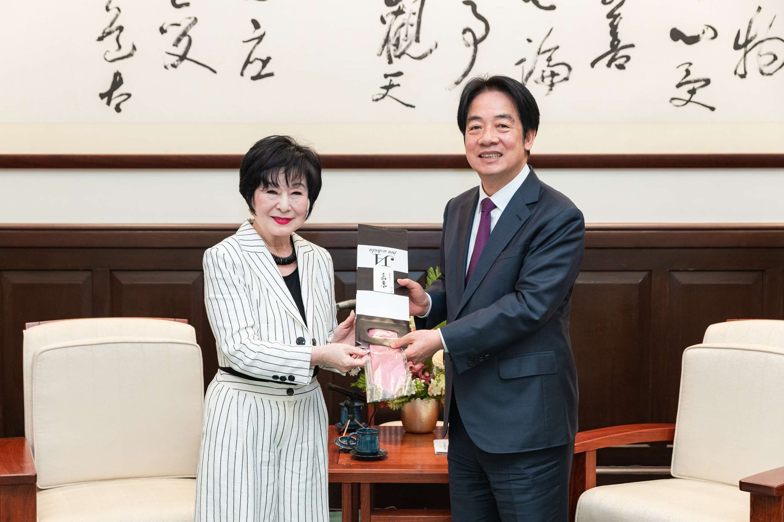 頼清徳・総統は山東昭子元参議院議長の表敬訪問を受け、台日双方のウィンウィンの関係を築いていくことに期待を寄せました。（写真：総統府）