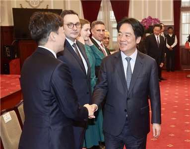 頼清德・総統は17日、総統府で2026年「第9回玉山フォーラム」の出席者らと会見しました。（写真：CNA）