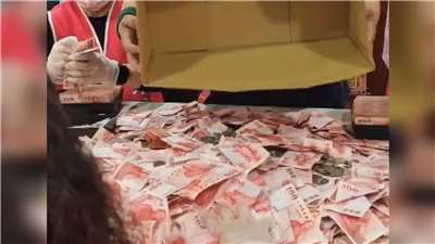 彰化・南瑶宮がお賽銭箱を公開しました。（写真：Rti）