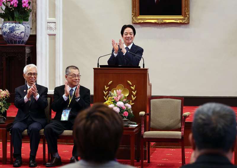 頼清德・総統は「アジア台湾客家連合総会」の表敬訪問を受け、客家精神を通じたアジア諸国との地域協力の深化に期待を寄せました。（写真：CNA）