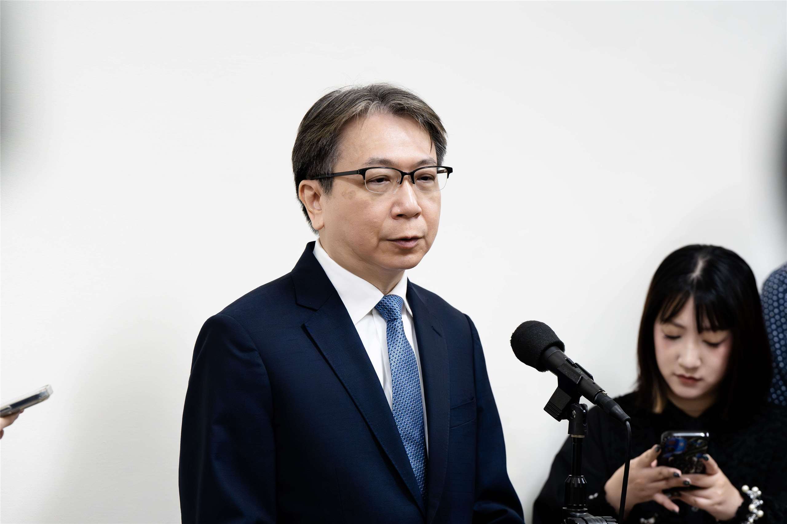 中国を訪問している鄭麗文・国民党主席に関し、国家安全局の蔡明彦・局長は、台湾海峡両岸のいかなる交流活動についても注意を払う必要があると述べた。（写真：楊仁翔 撮影）