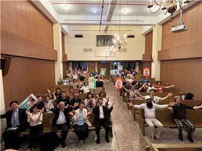 台湾世界遺産願景行動聯盟が18日、北部・新北市淡水にある真理大学小礼堂で「第一回台湾世界遺産の日」記念式典を開催。台湾の世界遺産候補地の価値を国内外に発信していこうと、参加者全員による「Taiwan Can Share」の声が響いた（写真：本村大資）