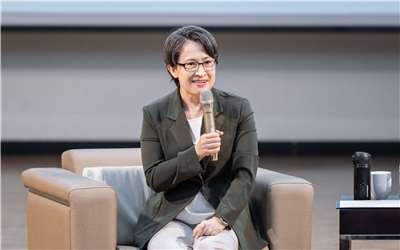 蕭美琴・副総統は12日、国立屏東科技大学で講演を行い、若者に国家の貴重な財産となるよう激励した。（写真：総統府）