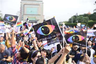 台湾で同性婚が合法化されてから間もなく7年を迎えるのを前に、市民団体は15日、関連する世論調査の結果を発表。市民の同性婚に対する支持率は54.3%で、7年間で12ポイント上昇した。（写真：彩虹平権大平台提供）
