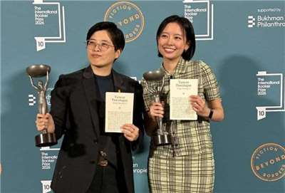 台湾の作家・楊双子氏の小説「台湾漫遊録」がイギリスの文学賞「国際ブッカー賞」を受賞。頼・総統や李遠・文化部長らもその快挙を称えた。（写真：春山出版社提供）