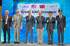 工業技術研究院（ITRI）は4日、アメリカの世界最大の無人機業界団体、国際無人輸送システム協会（AUVSI）と、「グリーンUAS」の認証審査及びサービス協定契約を交わした事を明らかにした。(写真：CNA)