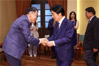 頼清徳・総統は9日、総統府で「世界台湾商会連合総会第32回帰国訪問団」の表敬訪問を受けました。（写真：CNA）