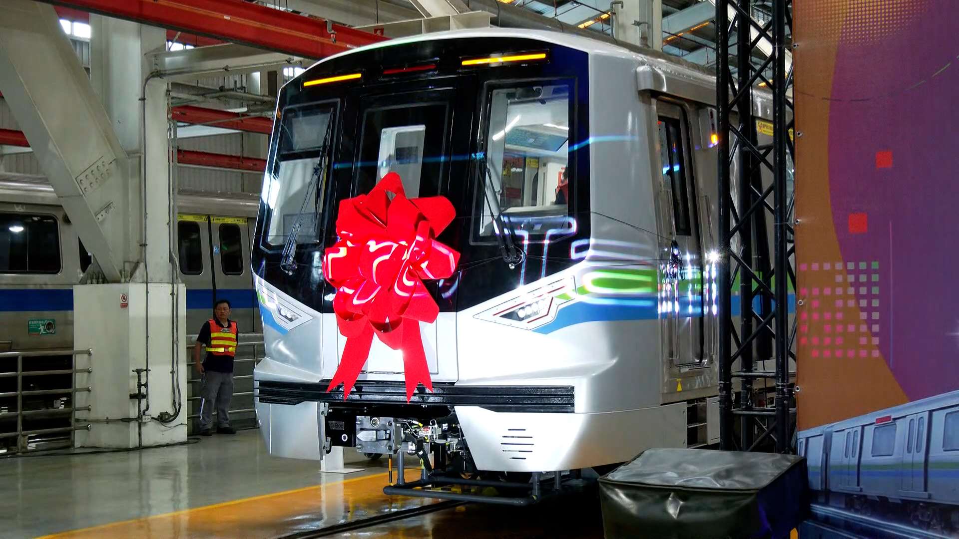 台北メトロ 枕木製 台湾鉄道 EMU模型 淡水線 Metro Taipei 5.9億元を投じ台北MRTの車両刷新へ、ロングシートでスマホ充電可能に