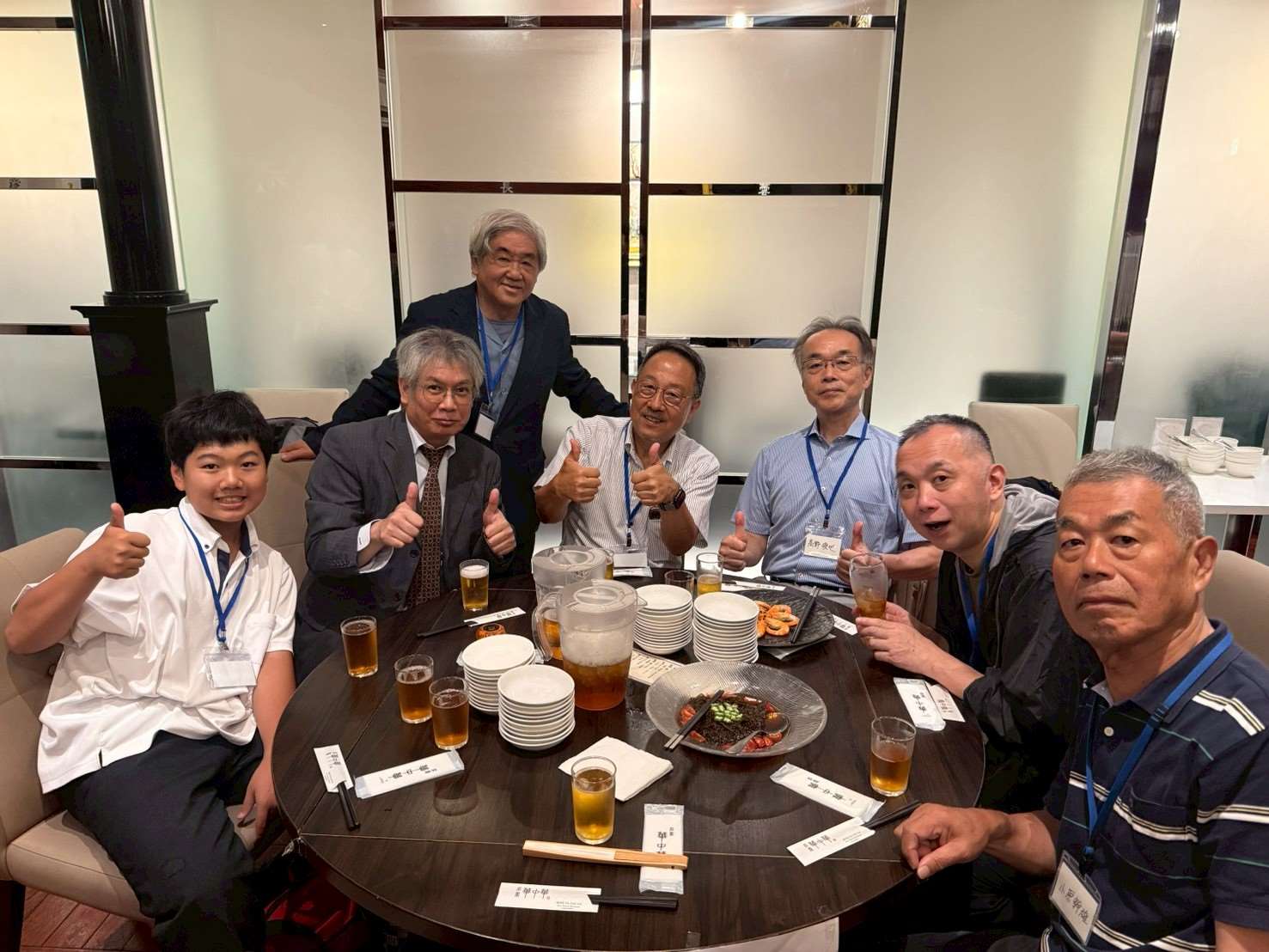 2026年の台湾国際放送のリスナーの集いが去る7月20日に日本の大阪で開催されました。関西地方のリスナーズ組織、大阪「玉山会」の松本　章会長によると、今回の集いには、九州、関東、東海、中国地方など全国各地から41名のリスナーの皆様にご参加いただき、懇親会には33名が出席されました。加えて東京玉山クラブの谷内会長にもご出席いただいたということです。写真は懇親会に出席したリスナーの方々。（写真：Rti）