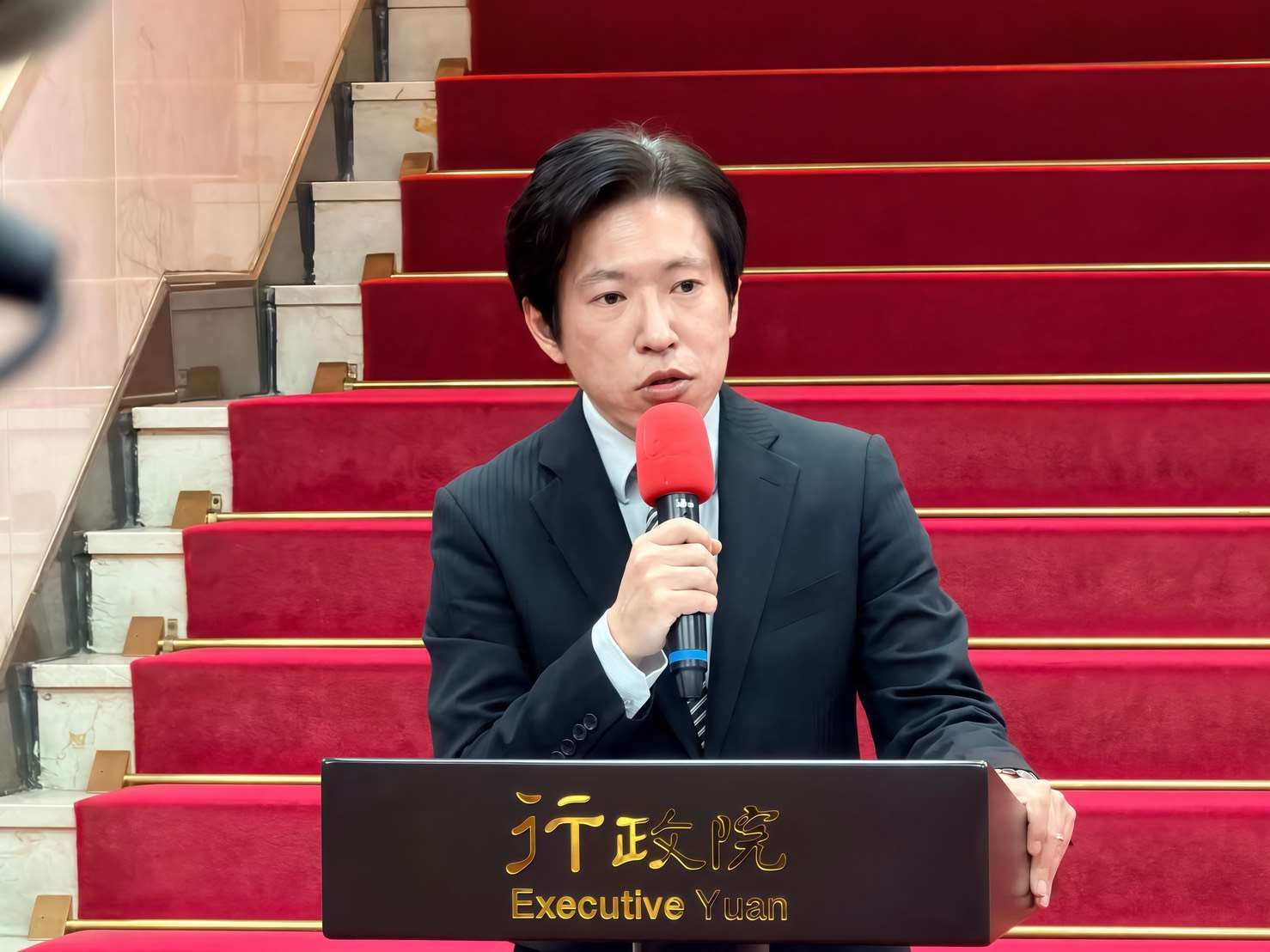 行政院の張惇涵・秘書長は、8月27日に第三読会で可決された野党・国民党案の「国防自主無人機システム調達特別条例案」について、卓栄泰・行政院長が副署することを決定したと明らかにした。（写真：鄭佑漢 撮影）