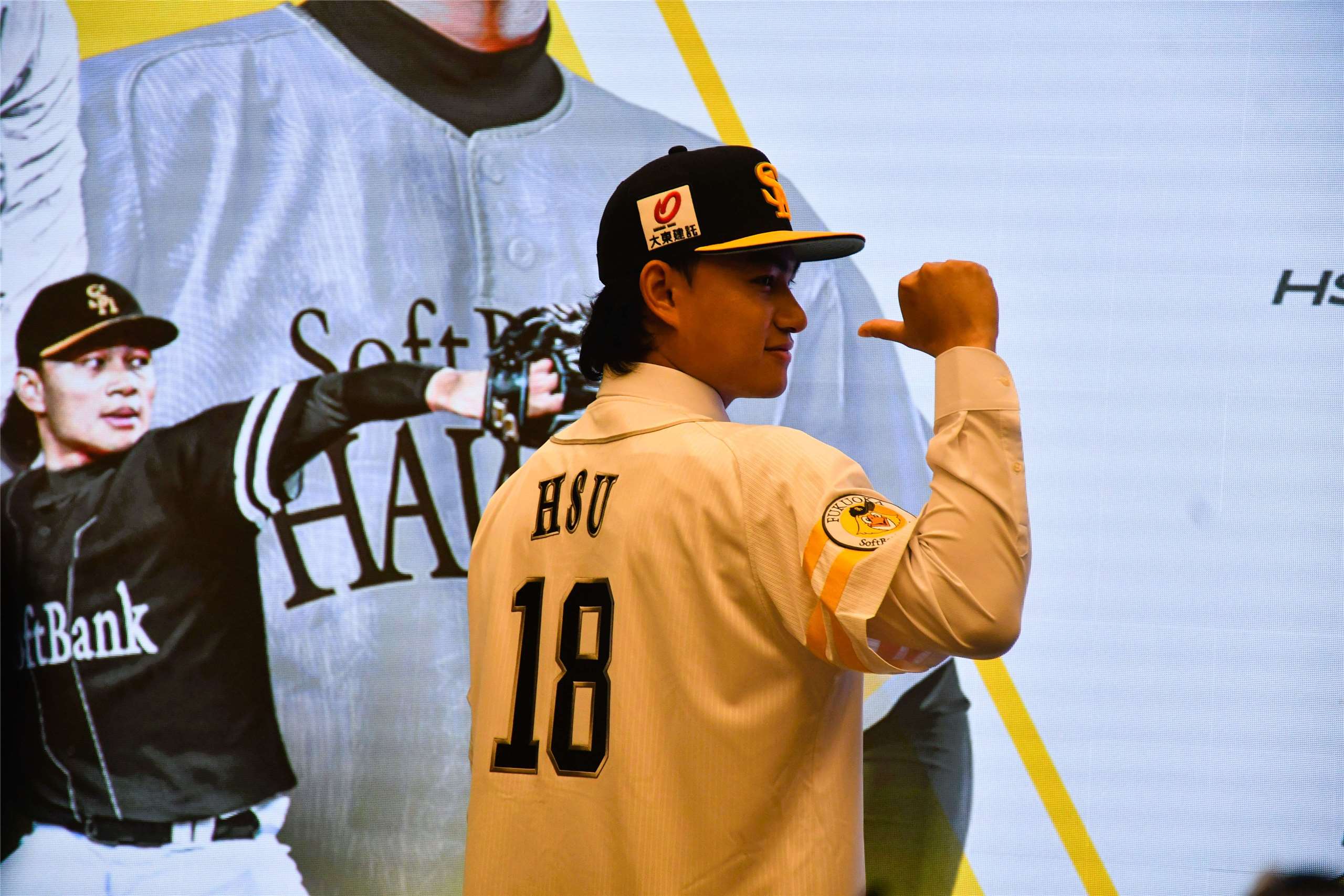 12月26日、台湾北部、台北市内のホテルでは、徐若熙（シュー・ルオシー）投手の福岡ソフトバンクホークスへの入団記者会見が行われた。(写真：Rti)