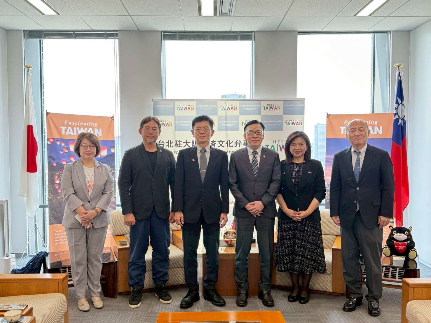 Rtiの訪問団一行は台北駐大阪経済文化弁事処（大阪総領事館に相当）を表敬訪問しました。（写真：Rti）