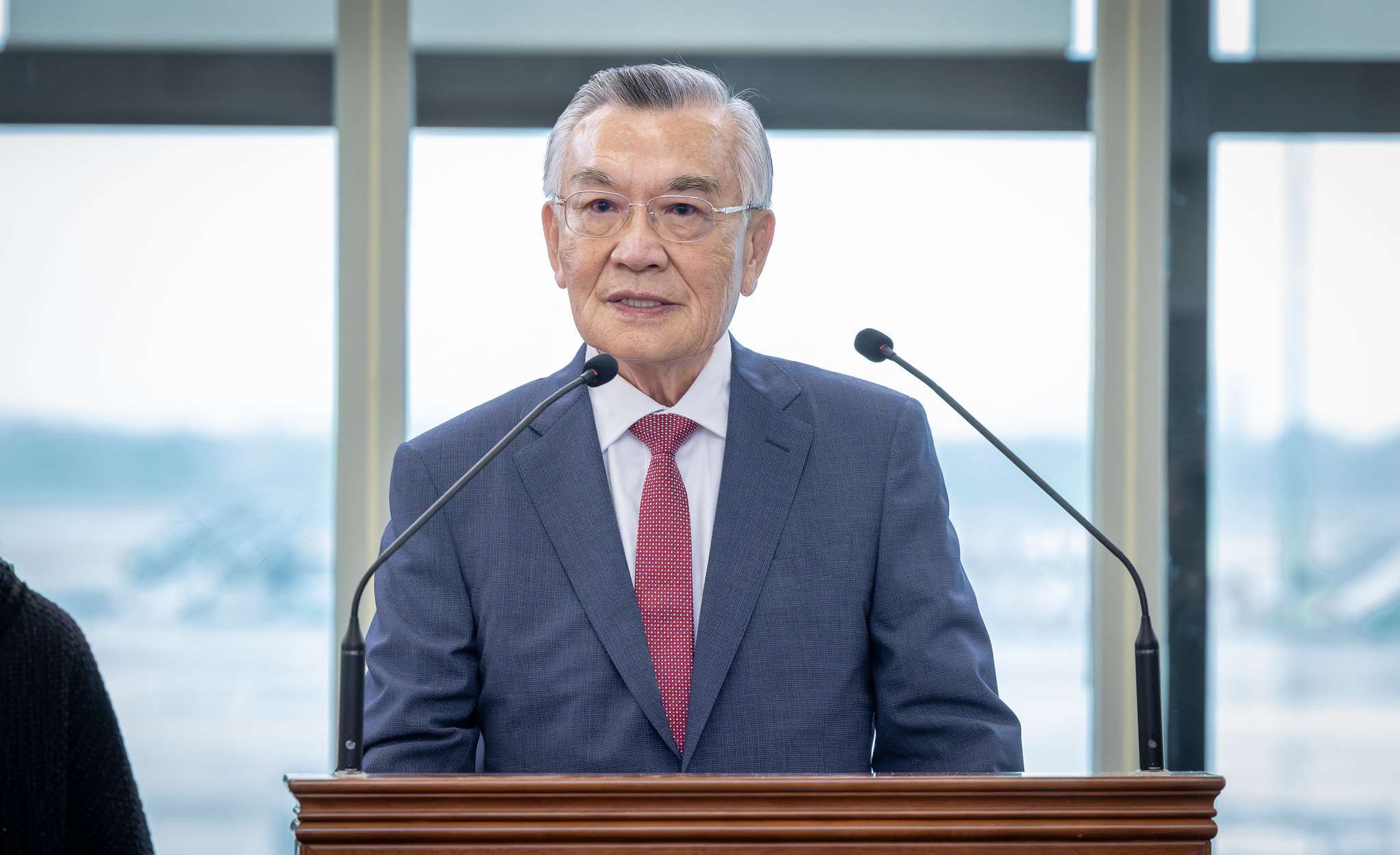 타이완의 APEC 정상회의 대표로 임명된 린신이(林信義) 총통부  자정(資政, 고급 고문) 이 한국으로 출국하기에 앞서 담화를 발표했다. - 사진: 총통부 제공 