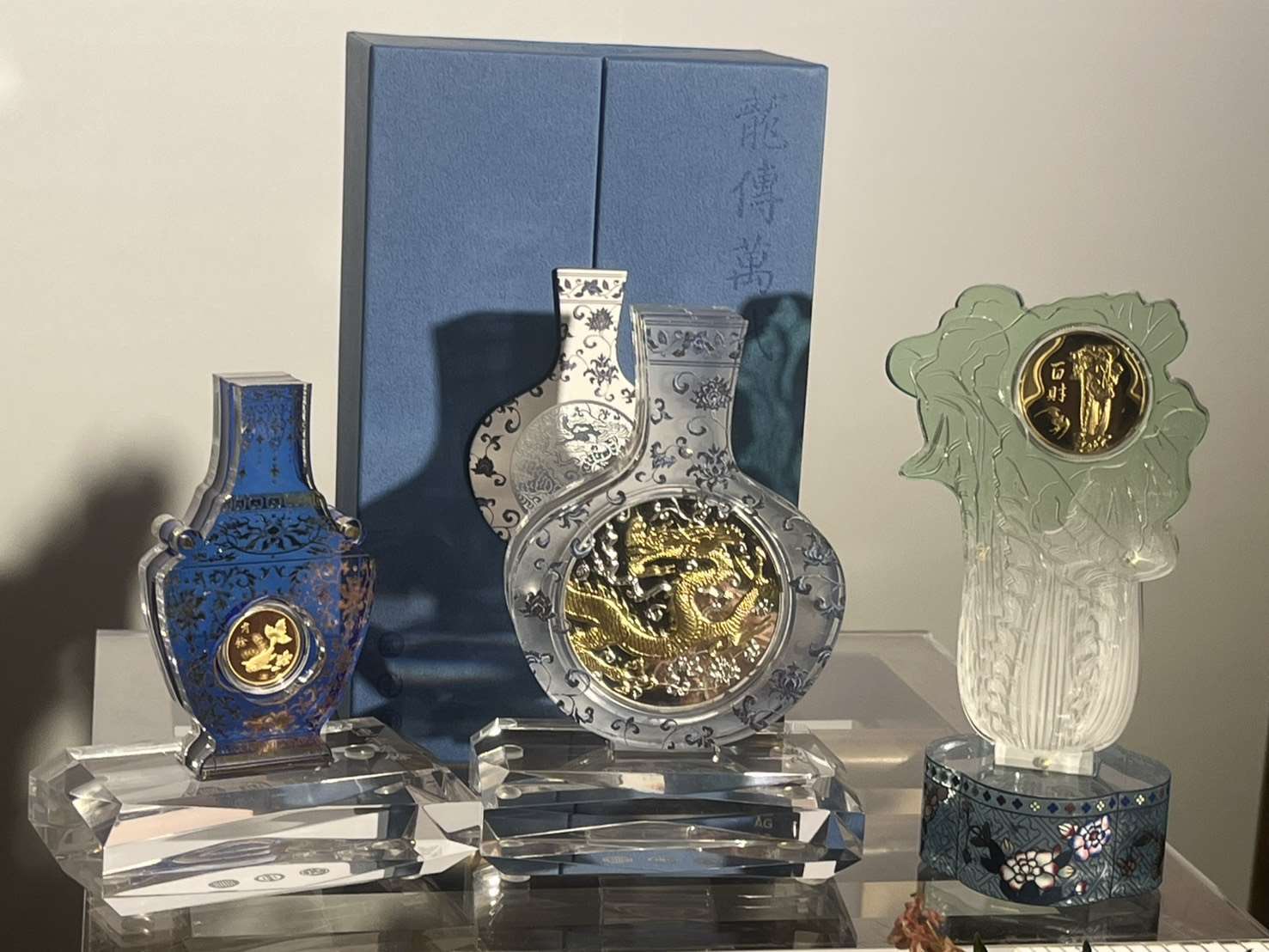 타이완 국립고궁박물원이 올해 개원 100주년을 맞아, 타이완은행과 중앙조폐국과 협력해 ‘고궁 100주년 기념 금·은괴’ 시리즈 3종을 출시했다. - 사진: RTI 