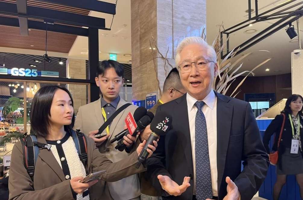 ▲29일(수) APEC CEO 서밋 행사를 마친 우정중 공업기술연구원 이사장이 취재진과 인터뷰를 하고 있다.[사진 = CNA DB]