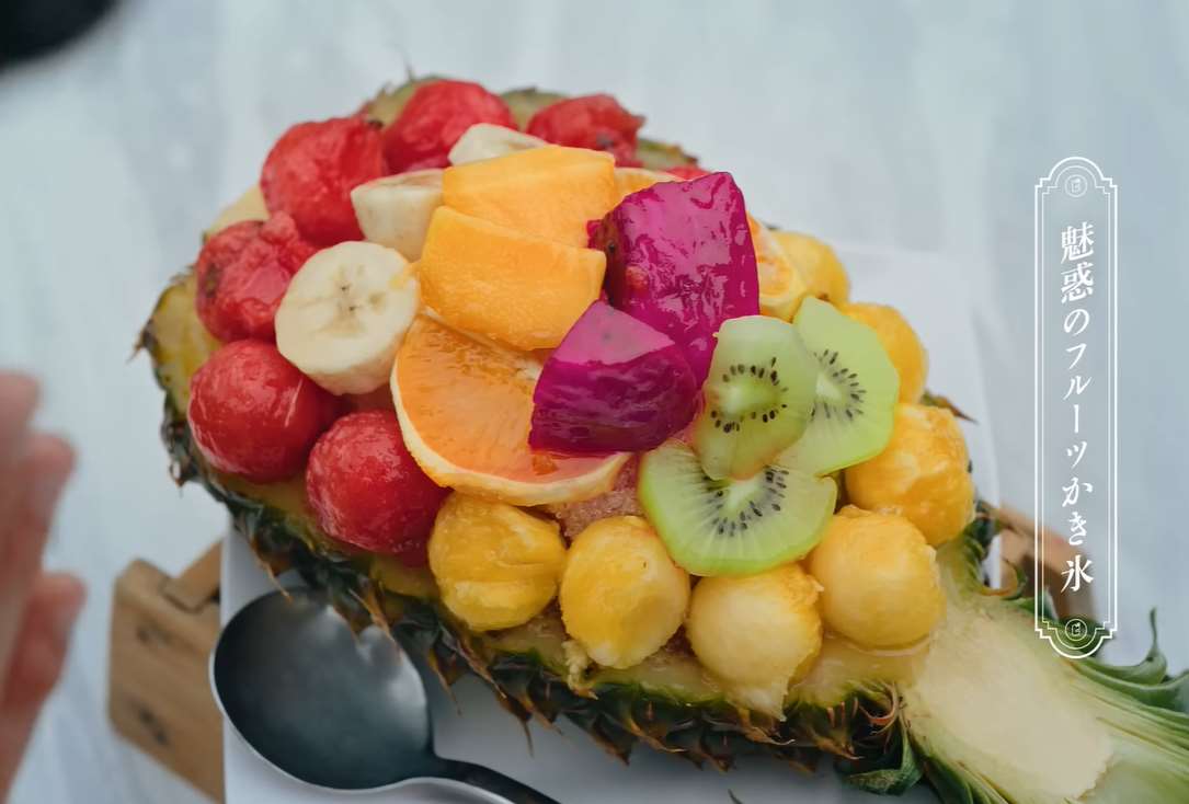 ▲중화민국 교통부 관광서가 만든 일본 시장 관광 홍보 캠페인 영상 ‘가장 사랑하는 타이완 여행 미식과 쇼핑 편’에 등장한 가오슝 대표 디저트 과일 빙수. [사진 = 중화민국 교통부 관광서 유튜브 영상 캡처]