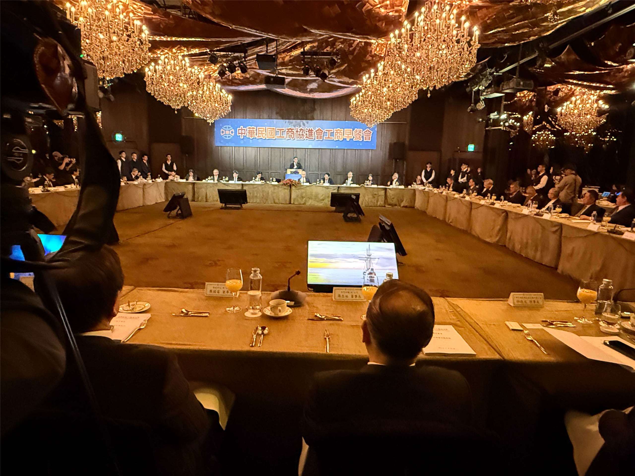 중화민국공상협진회는 11/26 아침 ‘114년(2025년) 상공업 조찬회’를 통해 상공업계가 정부에 바라는 의견 및 정부 부문의 답변 교류 회의를 가졌다. -사진: jennifer pai백조미