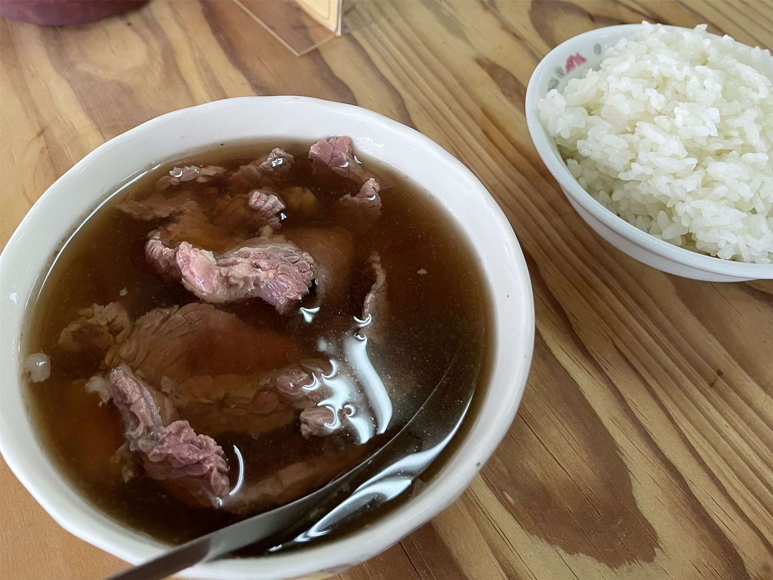 타이난을 대표하는 아침 메뉴 '우육탕' - 사진: 안우산