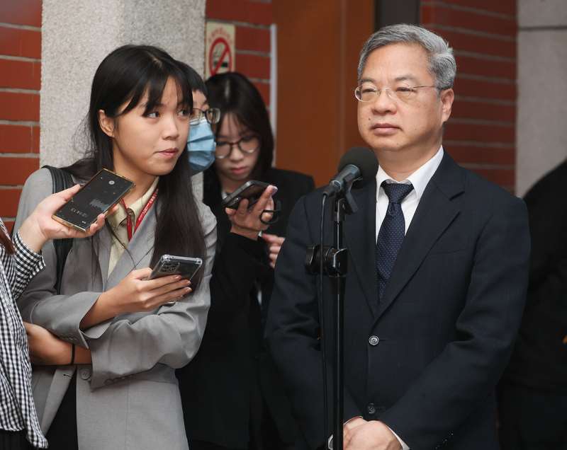 ▲1일(월) 오전 입법원에서 공밍신 경제부장이 기자의 질문을 듣고 있다. [사진= Rti DB]