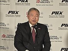 현지시간 3일 타이베이-피닉스 첫 출항 기념식에 참석한 위다레이 타이완 주미대표 - 사진: CNA