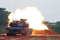 10일 첫 실탄 사격 훈련을 실시한 M1A2T 전차 - 사진: CNA