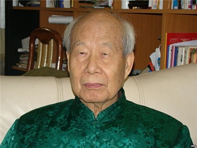 100세 작가 왕딩쥔(王鼎鈞) - 사진: 위키백과