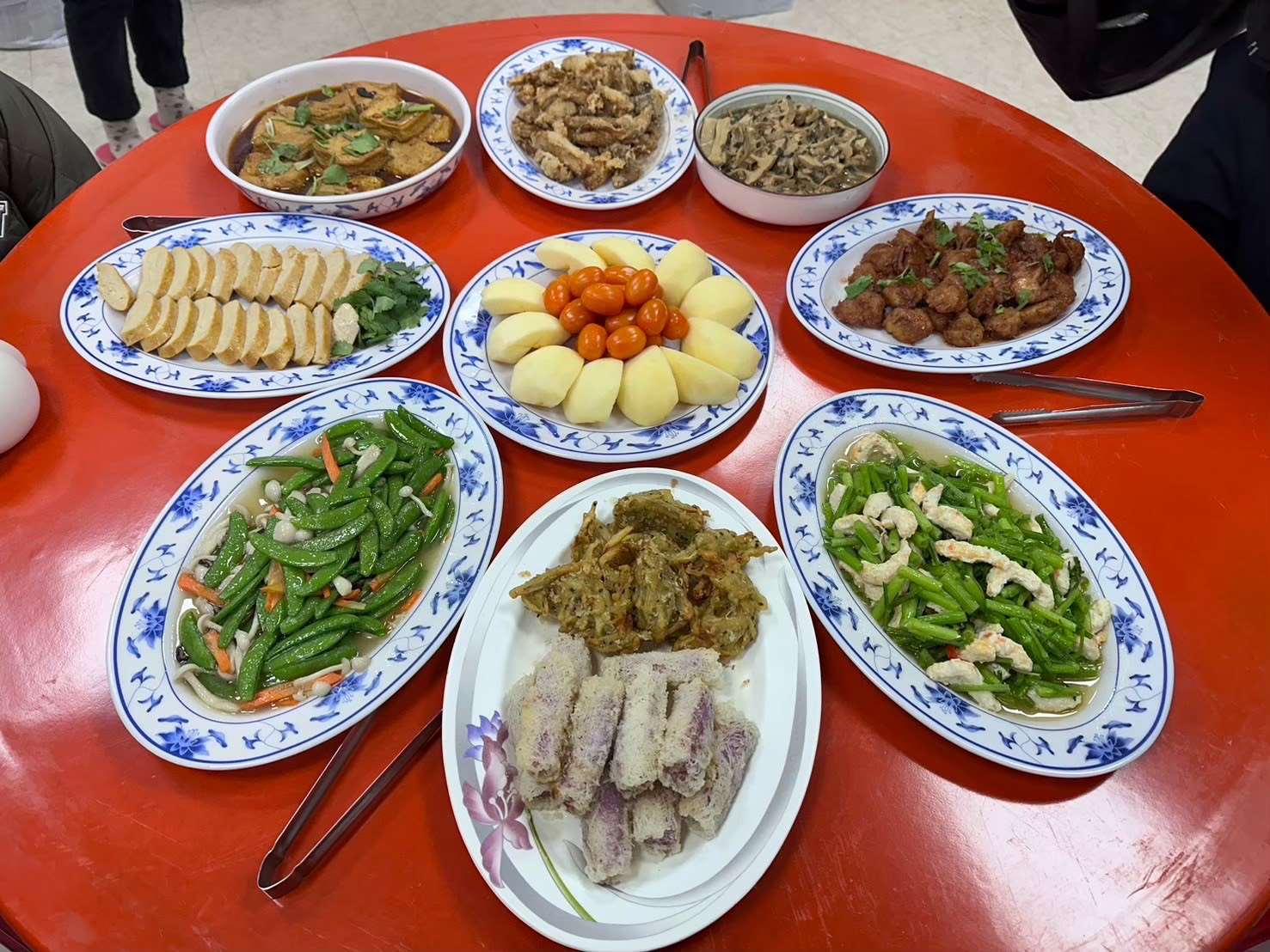 스님이 운영하는 이란(宜蘭) 푸셴 보육원(普賢慈善育幼院)에서 제공하는 재반 - 사진: 안우산