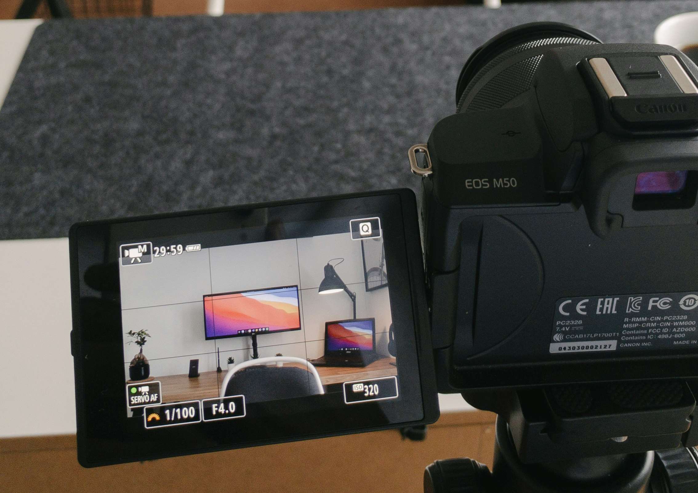 SNS의 Youtuber, 인플루언서들이 사회대중에게 미치는 영향력은 매우 크다. -사진: Unsplash