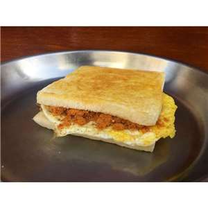 ▲단짠단짠 중독성 강한 로우송(肉鬆)과 윗면까지 알맞게 익은 완벽한 달걀 후라이를 넣은 로우송달걀토스트(肉鬆蛋吐司). [사진출처 = Q柴肉蛋吐司 페이스북]