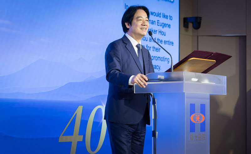 ▲라이칭더 총통이 지난 18일(일) 신광병원 구이란빌딩 낙성식에서 치사를 하고 있다.[사진 = 총통부 제공]