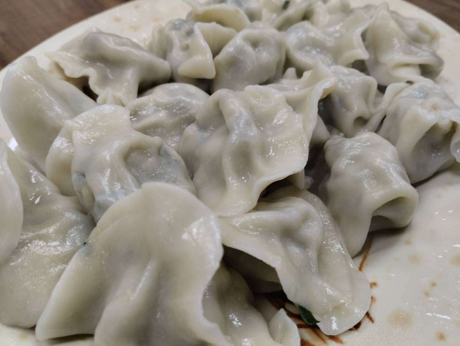 ▲재물운을 상징하는 ‘물만두(水餃)’는 SNS•인터넷 커뮤티니에서 가장 많이 언급된 ‘2026년 인기 니엔예판 음식 TOP 10’에서 7위에 올랐다. [사진= Rti 손전홍]