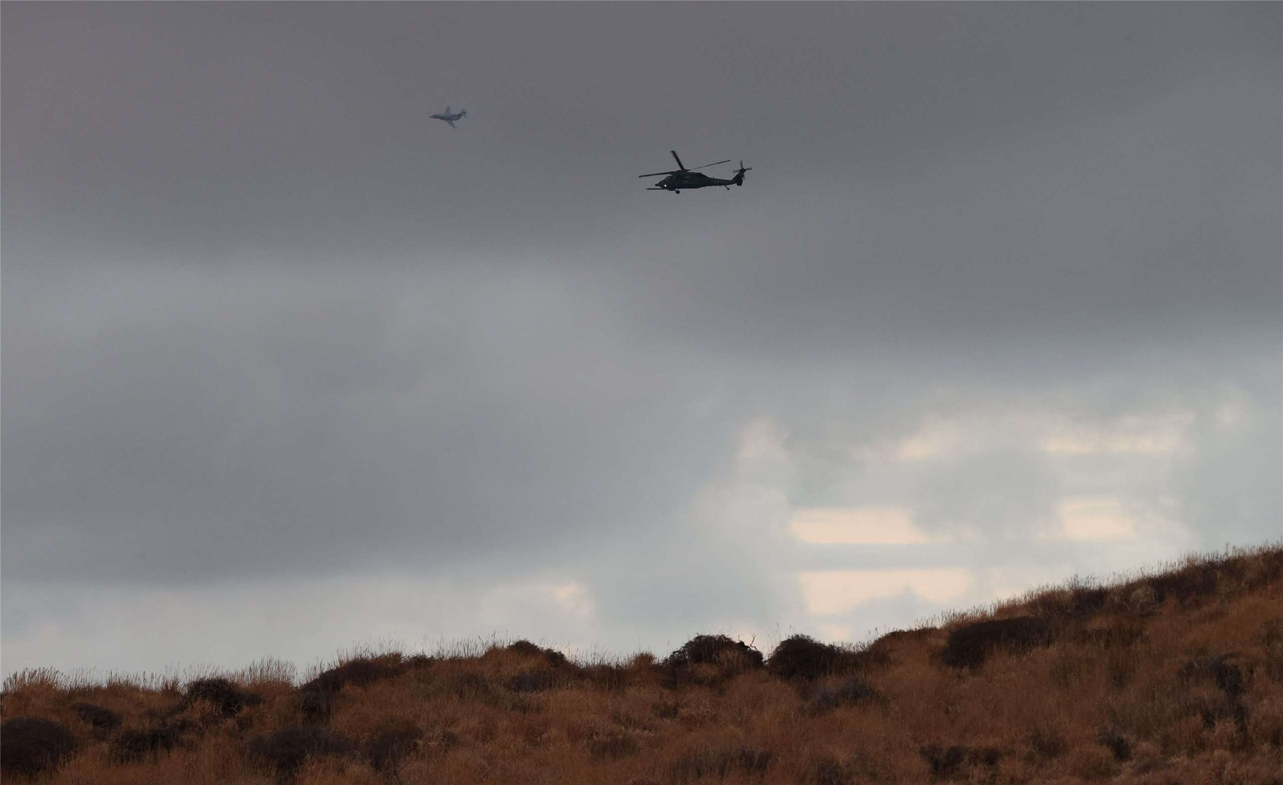 (자료 사진) 지난 1월20일 일본 규슈 구마모토현 아소 화산 관광 헬기가 추락하는 사고가 발생하여 헬기 조종사(64세, 일본인, 남)와 타이완인 관광객 2명(40대 남성과 30대 여성) 등 총 3명이 실종되어 30일 동안의 수색 구조가 지속되었으나 생존 가능성이 희박하다고 일본 경찰소방당국이 2월18일 밝혔다. -사진: AFP