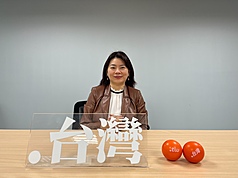 인터넷정보센터 집행장(위뤄판余若凡, 사진)은 중문 도메인 이름은 사용자들이 직접적으로 그 의미를 이해할 수 있어서 등록된 이름 중에는 ‘肉圓.tw’, ’打狗餅.tw  등 전통 샤오츠, 전통 먹을거리 이름들이 많이 사용되었다고 밝혔다. -사진: 중앙사