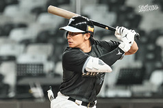지난 22일 한국 키움 히어로즈와의 경기에 출전한 WBC 타이완 대표팀 팀장 천젠셴(陳傑憲) 선수 - 사진: CNA