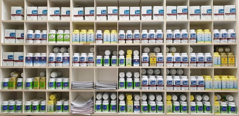 라이칭더 총통이 국가 의료체계의 공급 안전성과 약품 탄력성을 강화하기 위해 의약품 가격 조사를 3년간 잠정 중단할 것을 지시했다.  의료 관리 전문가들은 이번 조치를 높이 평가하며, ‘가치 기반 의료’로 나아가는 중요한 이정표라고 분석했다. - 사진: CNA