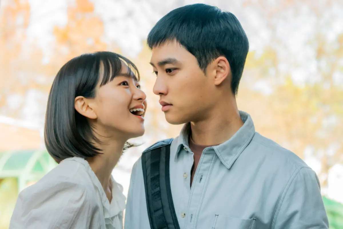 화이트데이는 매년 3월 14일, 지난 2월 14일 밸런타인데이에 여자가 남자에게 초콜릿을, 화이트데이에 남자가 여자에게 사탕을 선물하는 날로 되어 있다. 사진은 한국판  스틸컷 - 사진: 네이버 영화 