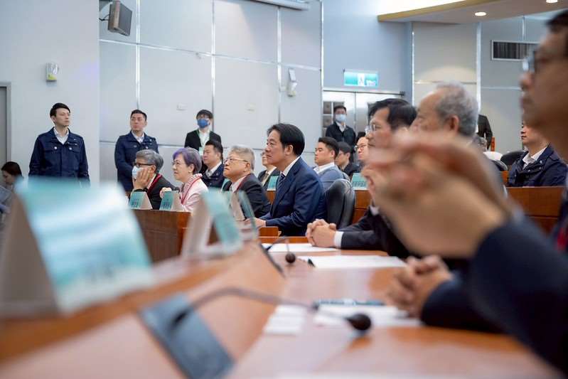 ▲ 라이칭더 총통이 14일(토) 열린 ‘타이완 총통 직선제 30주년과 민주 회복탄력성 세미나’에서 참석자 발언을 듣고 있다. [사진 = 총통부 제공]