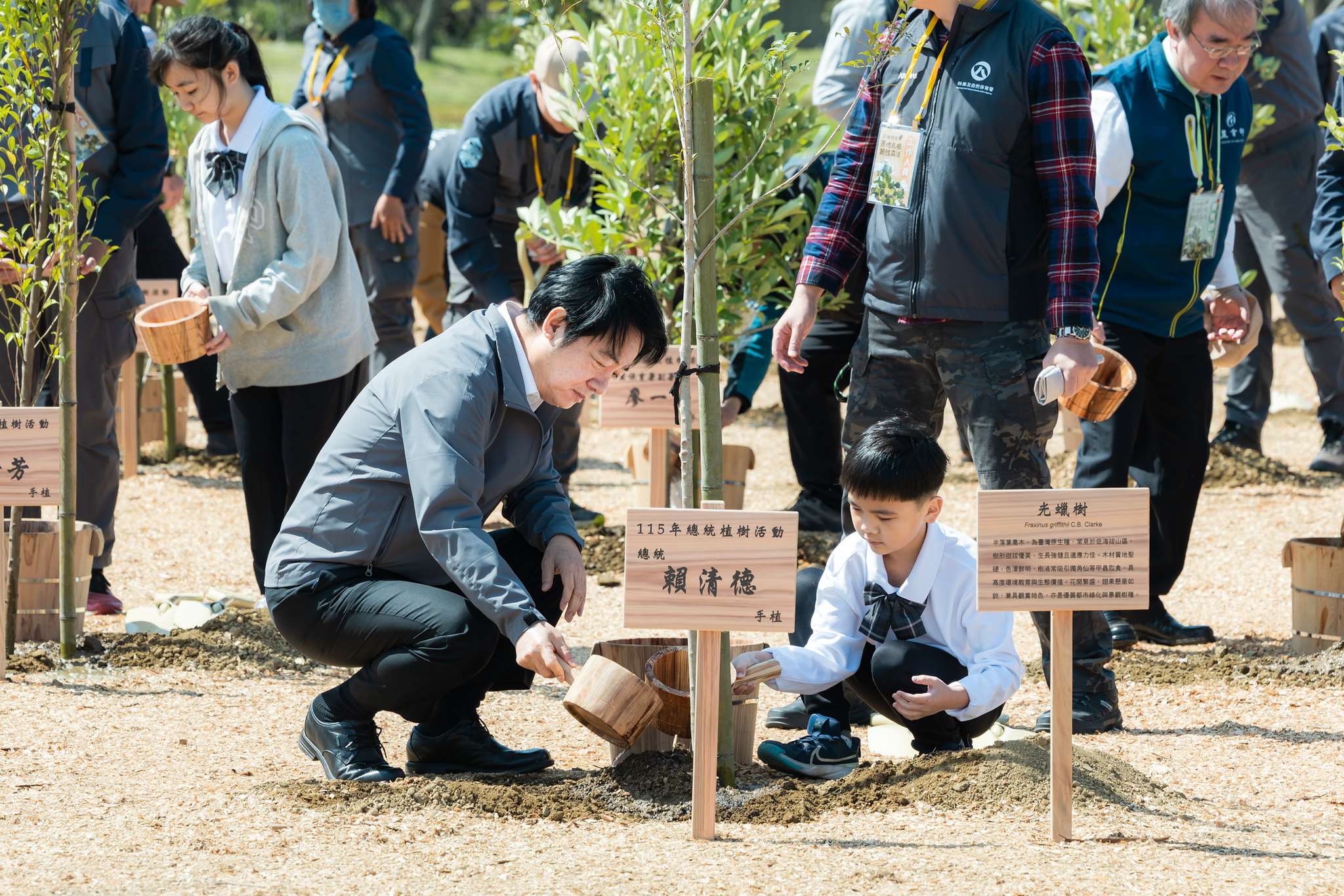 12일 식목일 행사에 참석한 라이칭더 총통(좌) - 사진: 총통부
