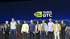 젠슨 황 엔비디아 CEO가 미국 시간 18일 엔비디아 GTC 회의 현장에서 전 세계 여러 AI 기업 창업자들과 함께 오픈소스 모델 개발에 대해 토론을 진행했다. - 사진: CNA