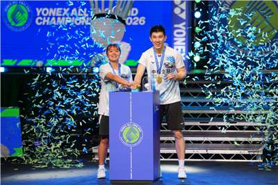 2026 전영 오픈 배드민턴 선수권 대회  혼합 복식 종목에서 타이완 최초의 금메달을 따낸 예홍웨이(葉宏蔚, 우)와 잔여우전(詹又蓁, 좌) 선수 - 사진: AP