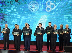 라이칭더(賴清德, 좌3) 총통과 공밍신(龔明鑫, 좌2) 경제부 장관 등 정부 고위층이 30일 타이완전력공사 창립 80주년 기념식에 참석했다. - 사진: CNA