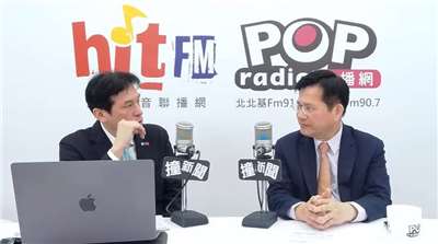 ▲ 20(월) POP라디오 ‘POP뉴스 충돌(POP撞新聞)’에 출연한 린자룽 외교부 장관(우)과 황웨이한(黃暐瀚) 진행자(좌). [사진 = POP라디오 화면 갈무리]