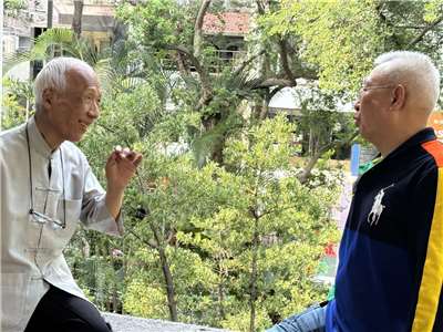 타이완과 한국 서예계의 거장 연농 두중가오(杜忠誥, 좌) 선생과 하석 박원규(우) 선생이 국립타이완미술관(NTMOFA)의 초청으로 4월21일 타이베이에서 다큐 촬영을 진행하였다.-사진: jennifer pai백조미