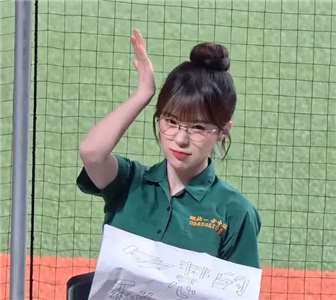 타이베이제일여고 교복 입고 퍼포먼스 한 이다혜 - 사진: 이다혜 인스타그램