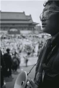 1990년 3월, 타이완 전역의 대학생들이 중정기념당에 모여 민주화 학생운동인 ‘야백합 학생운동’을 전개한 바 있다. 사진은 발기인 중 한 명인 저우커런(周克任). - 사진: 저우커런(周克任) 제공