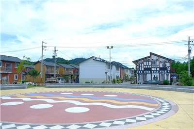 국립타이베이대학교 뒤에 있는 원주민 아메이족(阿美族) 공동체 ‘산잉부락’ - 사진: 위키백과 / Taiwankengo