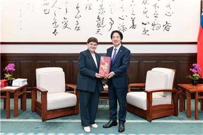 라이칭더(賴淸德) 총통은 21일 총통부에서 ‘유럽의회 폴란드적 유럽보수와개혁(ECR) 그룹 의원단’을 접견했다. 이번 방문단은 유럽의회 제4당인 유럽보수와개혁(ECR)의 폴란드 대표단으로, 단장은 유럽의회 유럽민주주의방패특별위원회(EUDS) 의원이자 전 폴란드 총리인 베아타 시드워(Beata Szydło)가 맡았다. - 사진: 총통부 제공