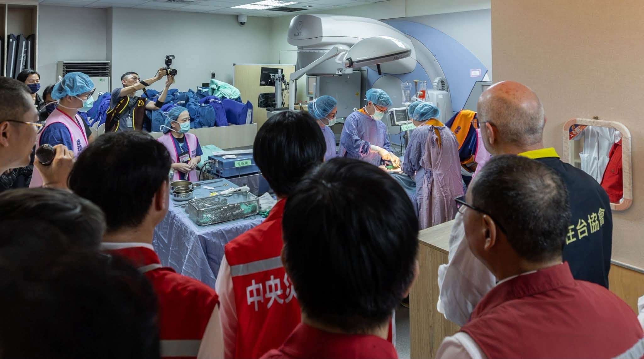 13일 신베이시 솽허병원에서 진행된 전쟁 시 삽관수술 시연 현장이다. - 사진: 라이칭더 페이스북