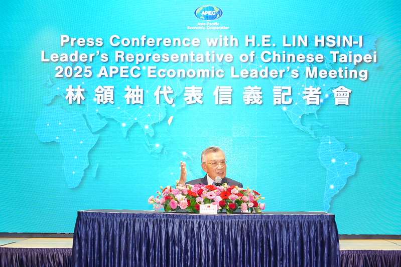 ▲린신이(林信義) 타이완 AEPC 특사 겸 중화민국 총통부 자정이 지난 1일 경주 강동리조트에서 열린 내외신 기자간담회에서 발언하고 있다. [사진= 총통부 제공]